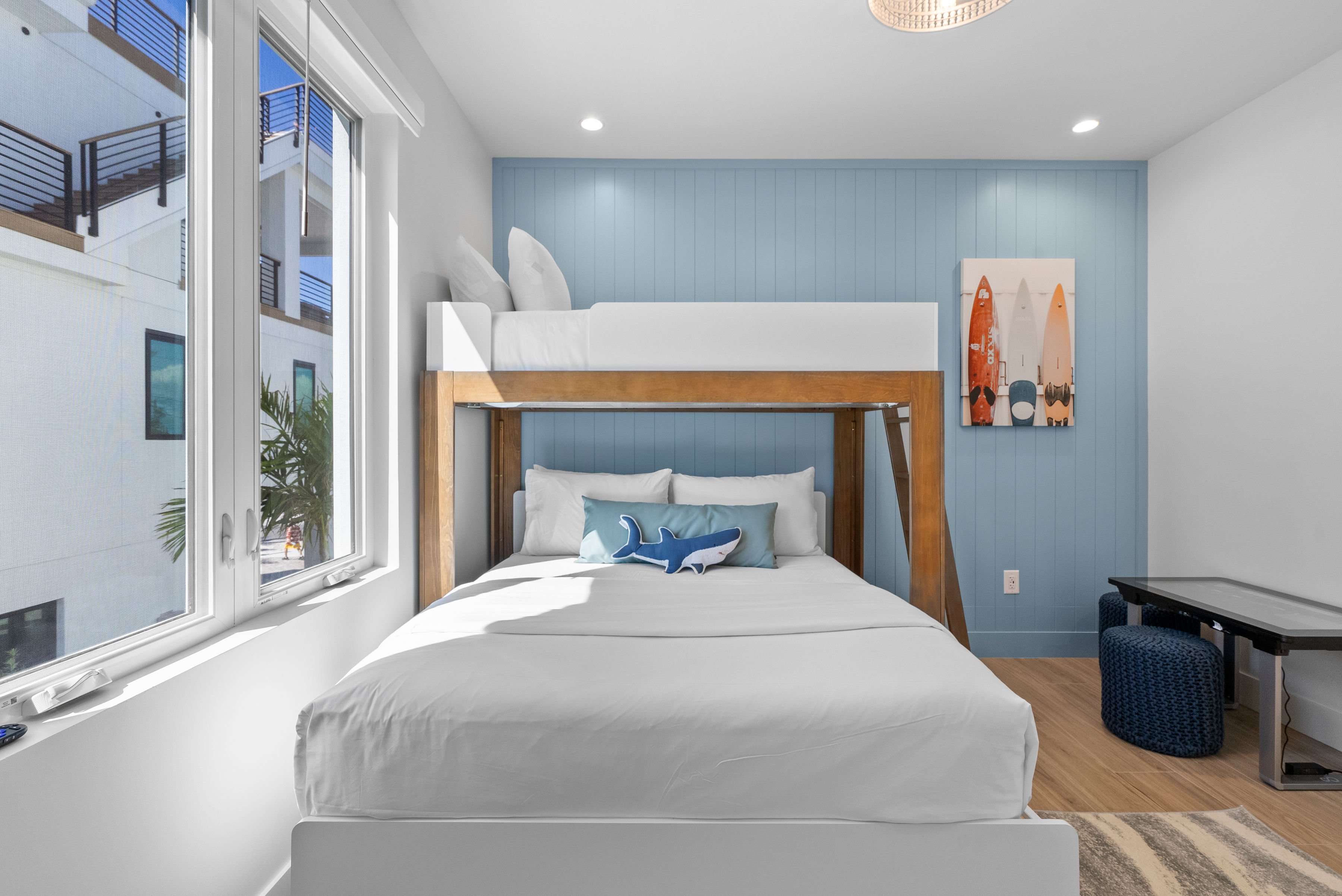 301 N Bay 16