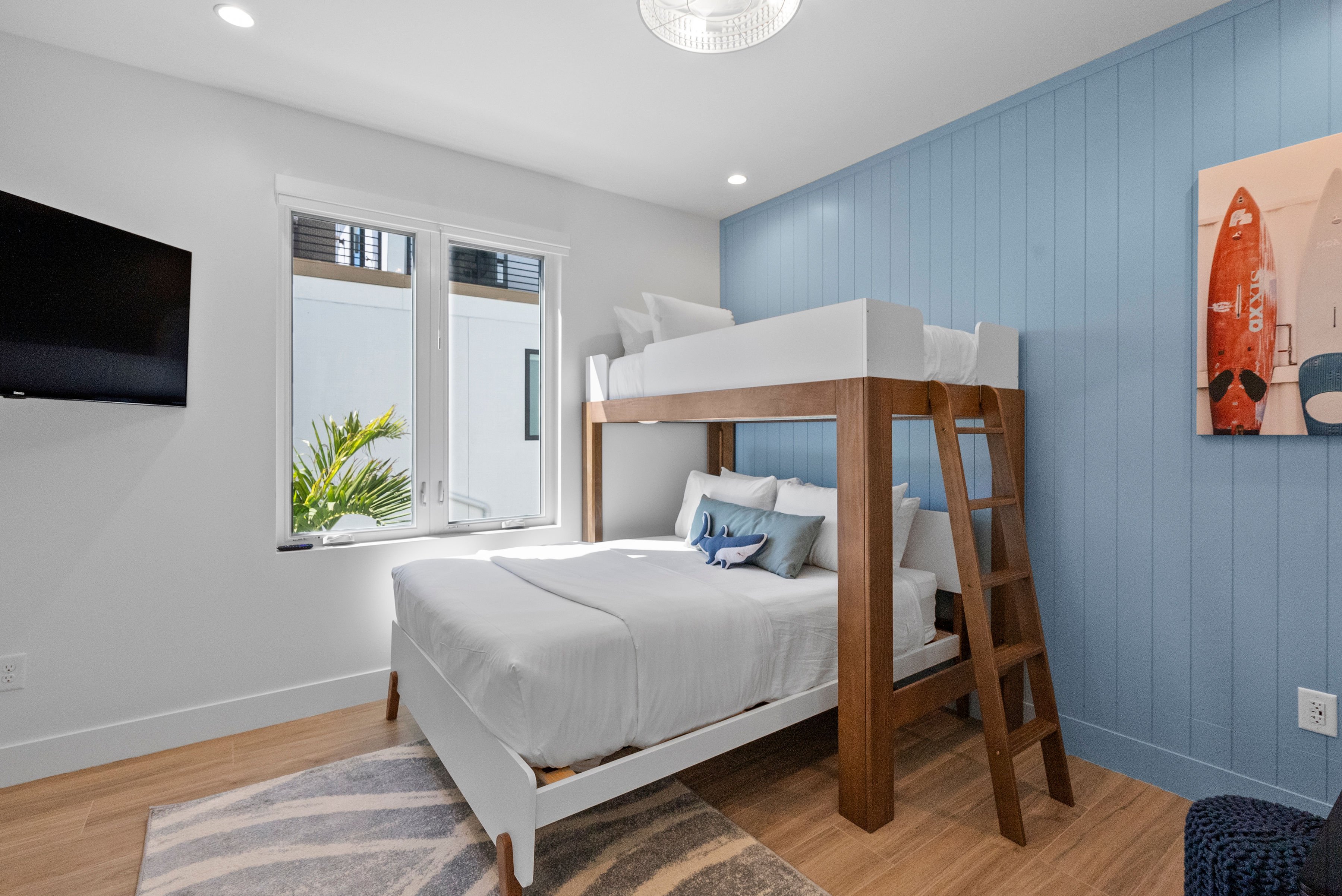 301 N Bay 17