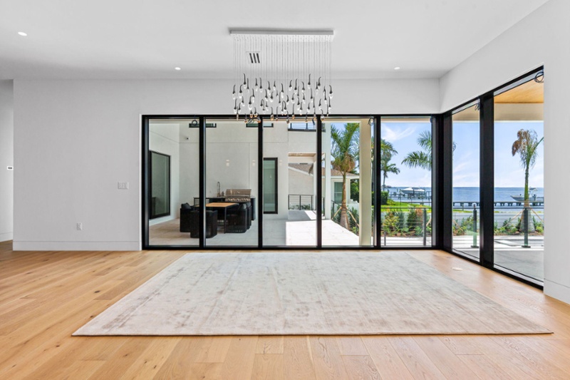 10-web-or-mls-3801 Bayshore Blvd NE Final-10 (1)-1