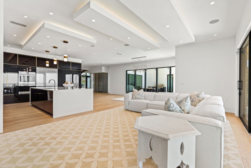 12-web-or-mls-3801 Bayshore Blvd NE Final-12-1