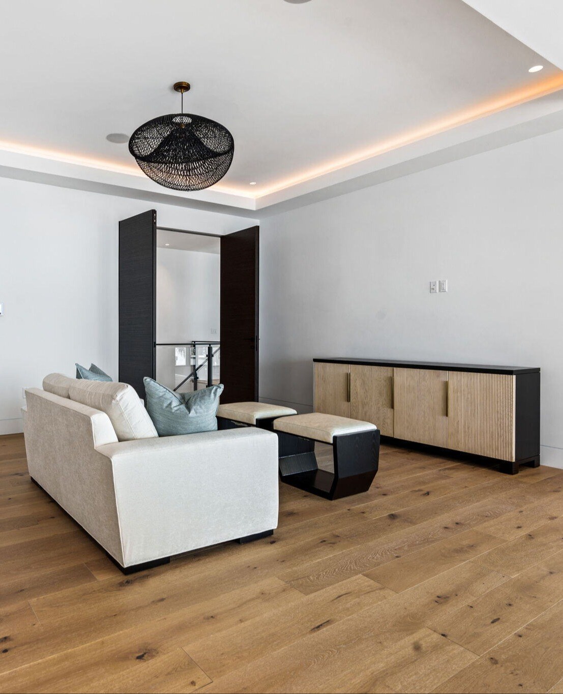 17-web-or-mls-3801 Bayshore Blvd NE Final-17