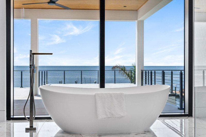 23-web-or-mls-3801 Bayshore Blvd NE Final-23-1