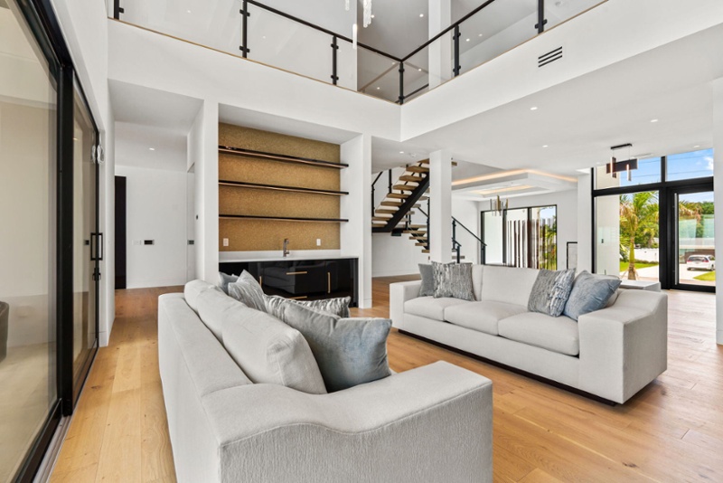 7-web-or-mls-3801 Bayshore Blvd NE Final-7-1
