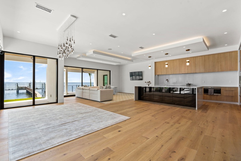 9-web-or-mls-3801 Bayshore Blvd NE Final-9-1
