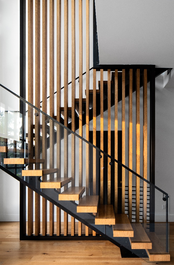 Ventimigila Residence - Staircase - Side Portrait-1